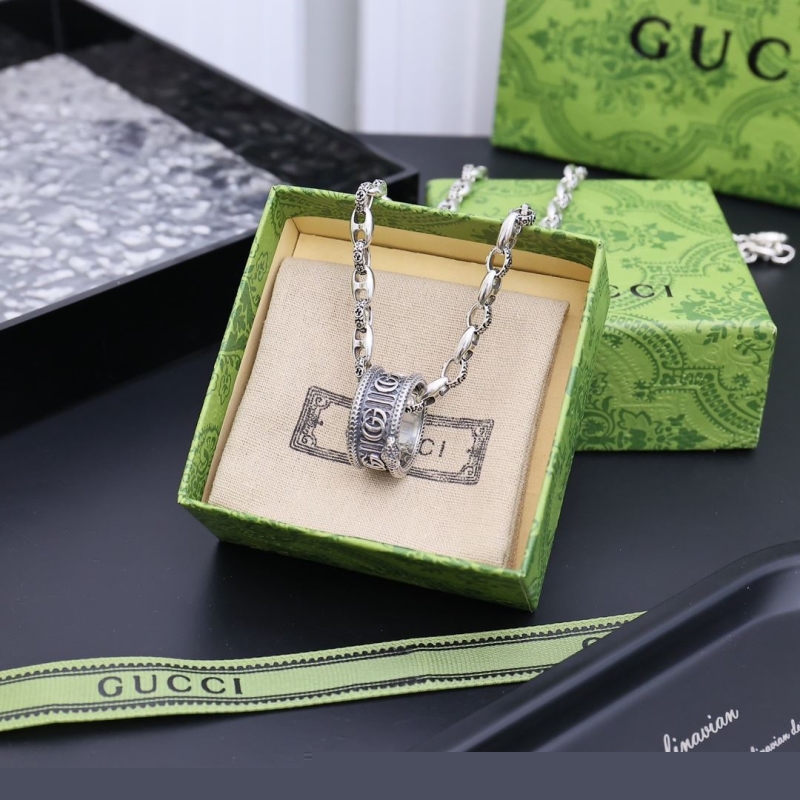G*u*i necklaces